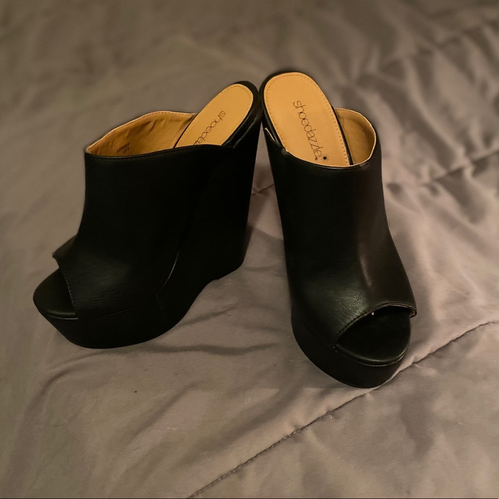 Black platform wedge